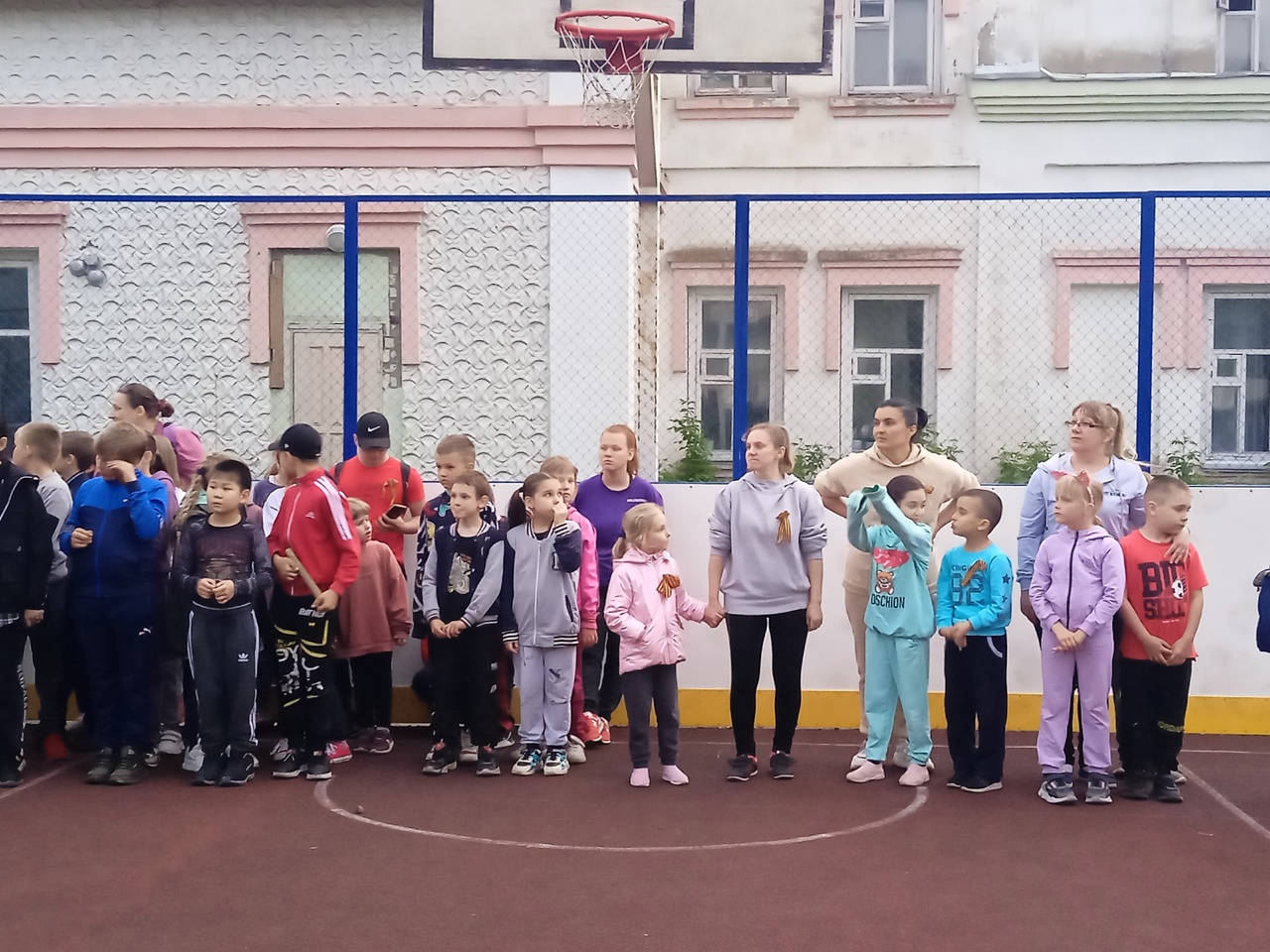 «Всей семьей со спортом дружим».